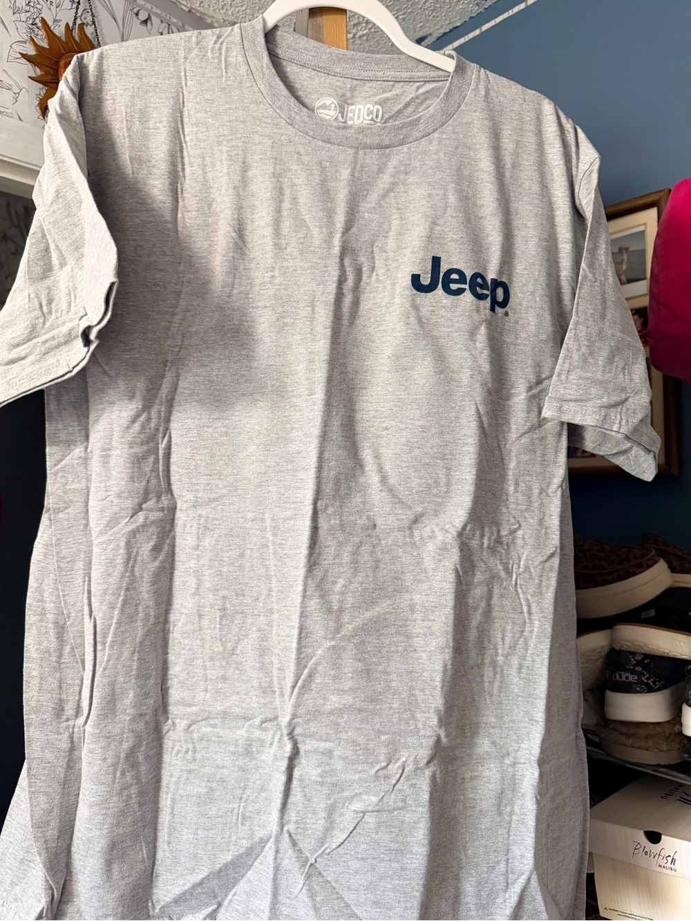 Jeep Gray Short Sleeve Tee with Navy Logo    Size XL